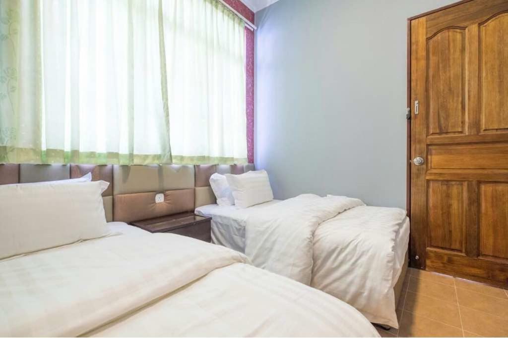 6, Persiaran Tanjung Bunga 3 Villa Batu Feringgi Exterior foto